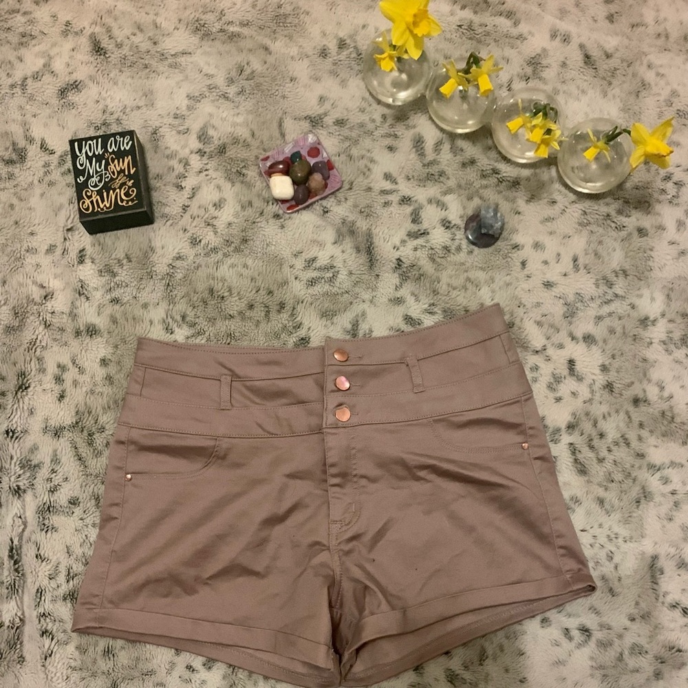 Refuge / High Rise / Short - Shorts.